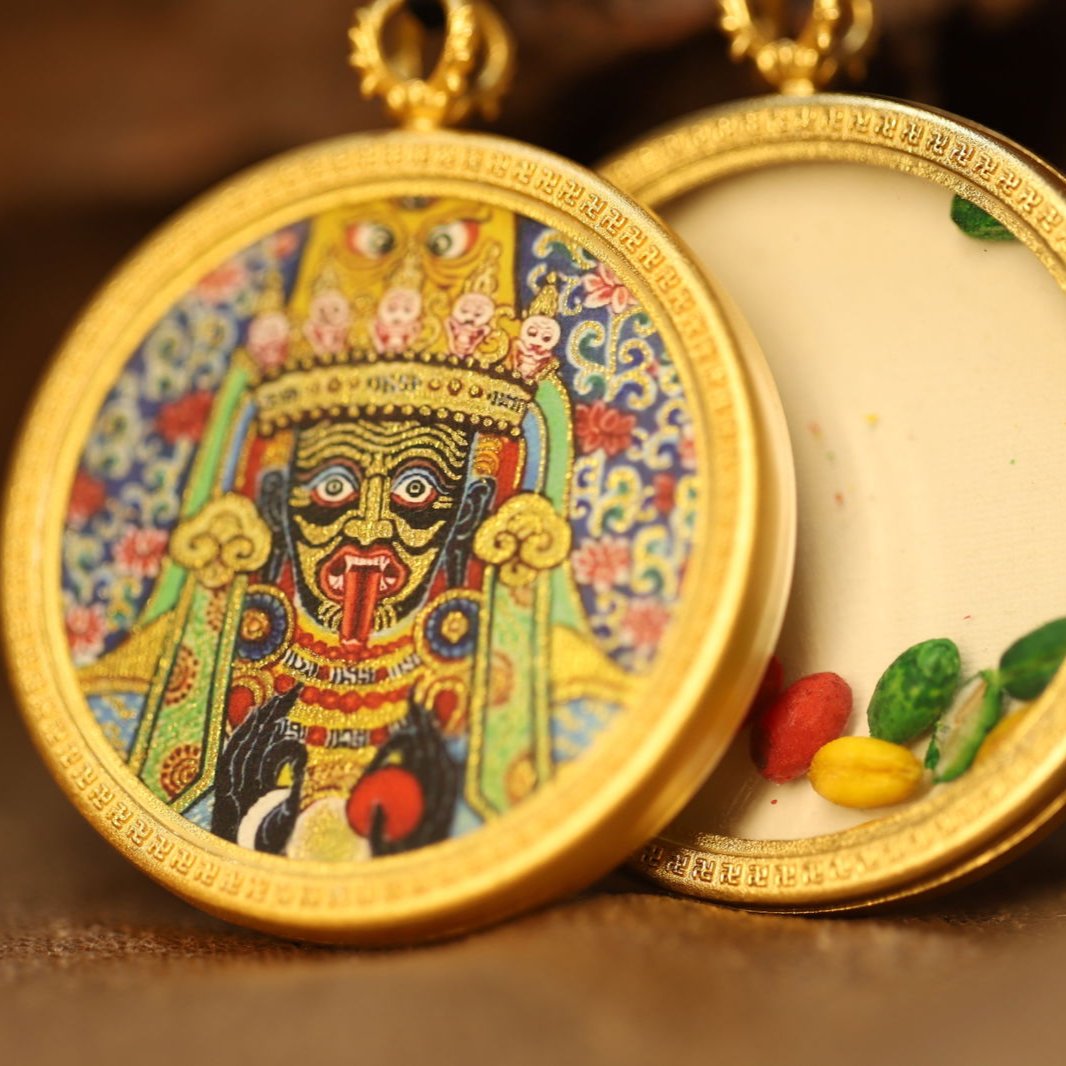 Zakiram_Circular_Thangka_Necklace_-_42mm_Brass_Pendant_with_Mineral_Pigments_-_Tangka_Buddha_-_-1838825